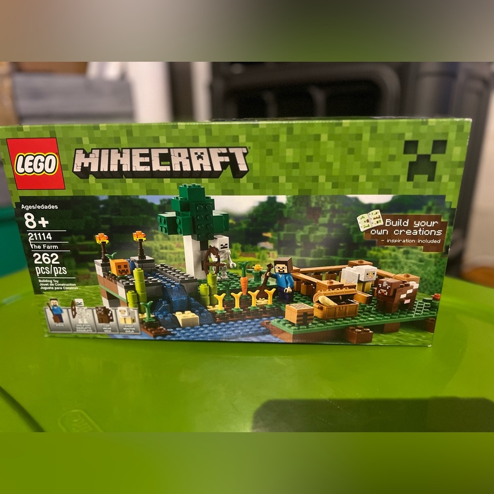 Lego Minecraft Farm 21114 unopened